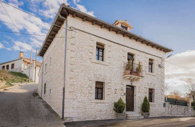 Vacation Home "La Morada Del Cura" with Private Garden, Balcony & Wi-Fi