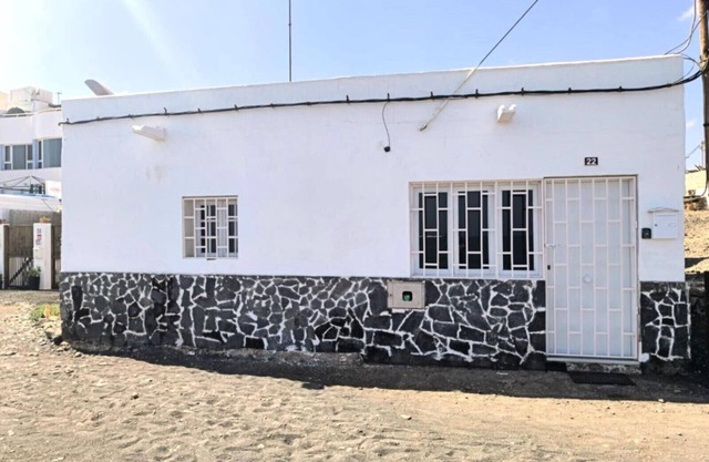 Vacation Apartment 'La Casita De La Playa' with Sea View, Wi-Fi and Air Conditioning