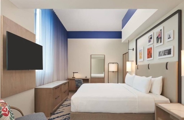 Vacation Day Is Always A Great Idea! Outdoor Pool, Onsite Bar!