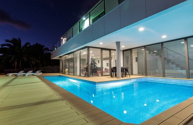 Vacation Home "Atlantic Luxury Veranda" with Sea View, Private Pool & Wi-Fi