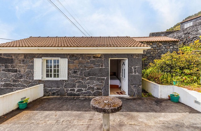 Vacation Home "Casas Dos Vinagreiros - Umbelina" with Sea View, Private Terrace & Wi-Fi