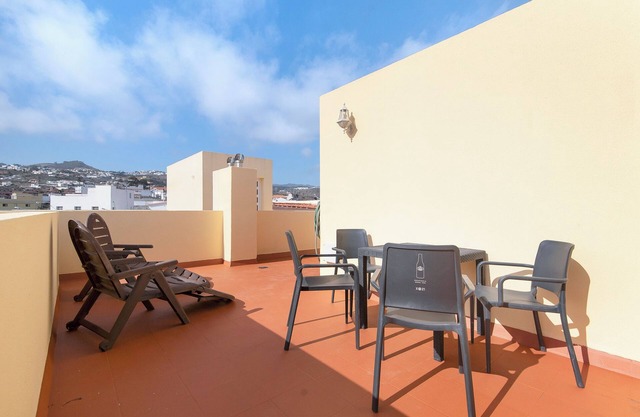 Vacation Home "Casa Lucía" with Sea View, Private Terrace & Wi-Fi