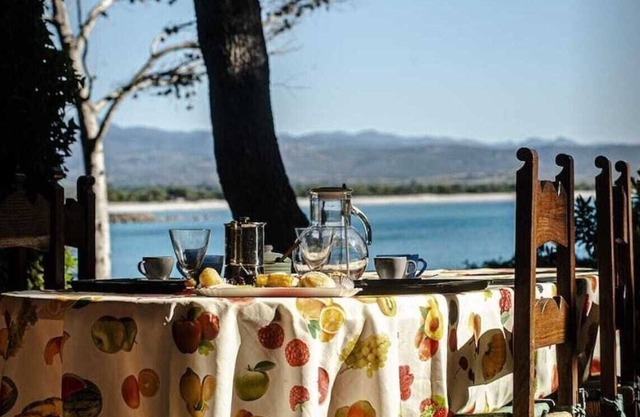 Vacation Home 'Fronte Mare Al Porticciolo' with Sea View, Barbecue Area & Wi-Fi