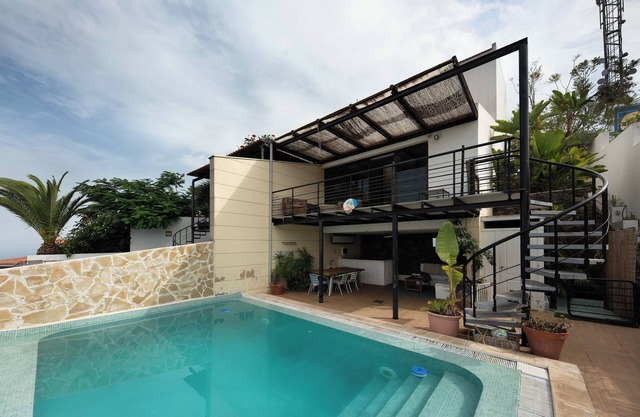 Vacation Home "Vista Bella" with Sea View, Private Pool & Wi-Fi