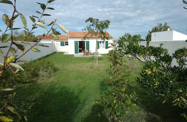Vacation home with garden close to port and market