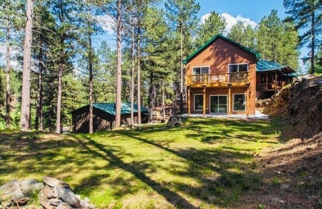 Vacation home with views of Mount Rushmore!