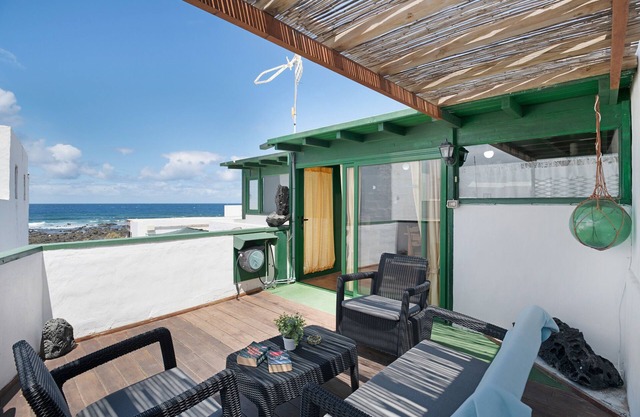 Vacation Studio 'La Chalanita' with Sea View, Private Terrace and Wi-Fi