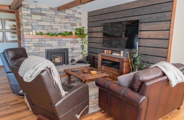 Vancouver Island Spectacular Lakeside Paradise