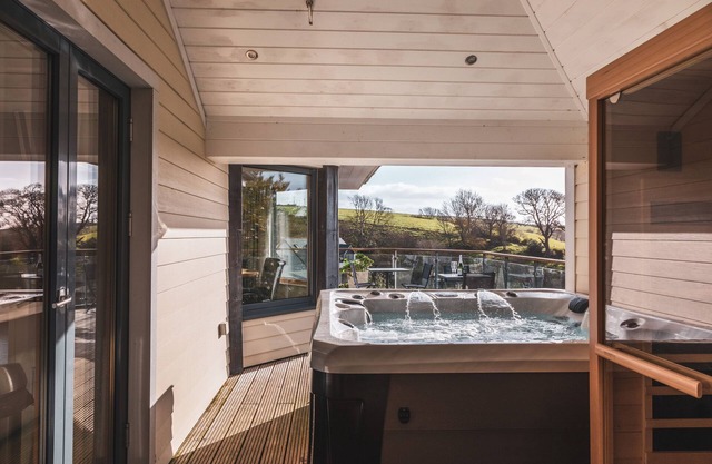 Vantage Point, Hillfield Village