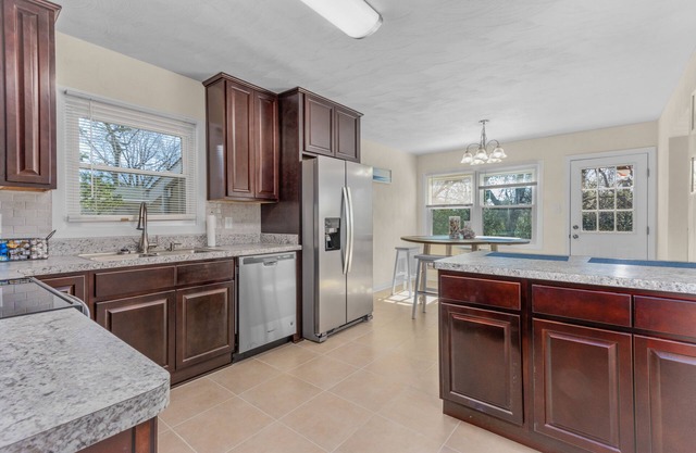 VB Towncenter Ranch Stocked w/Firepit & Free Wood