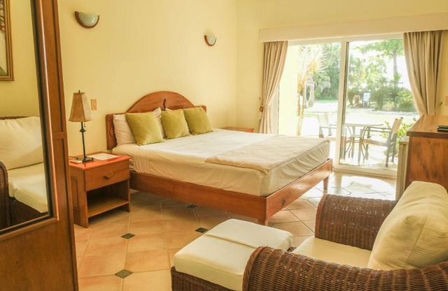 Velero Beach Sunset View King