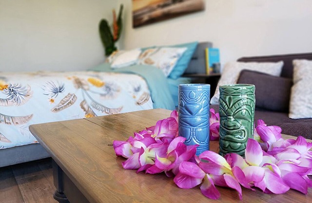 Venice Tiki Pad, Poolside Oasis with Private Entry