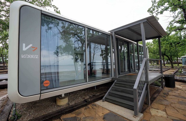 Vessel 3 - Sleek Waterfront Vessel | Backyard AC/Heat Nature Escape