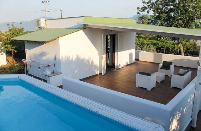 VESUVIO WINE COTTAGE