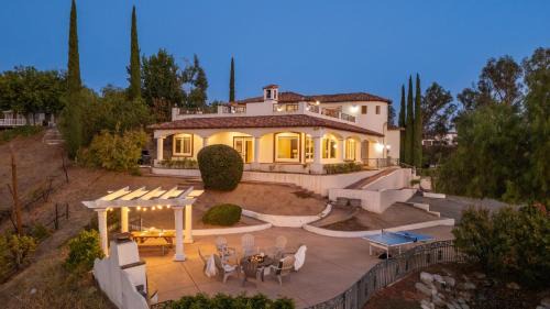 Via del Sur by AvantStay Private Spanish Villa w Views Walk to Wineries