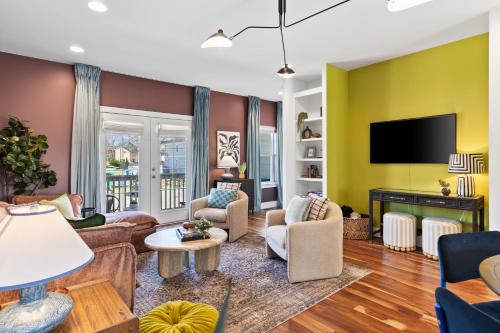 Vibrant Home in The Nations with Garage Walk to Restaurants and Shops