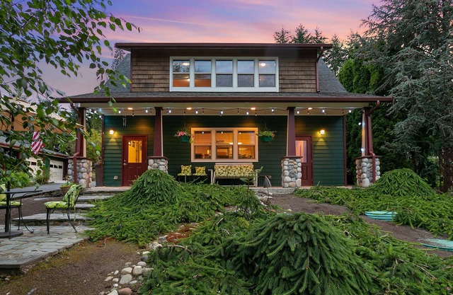 View cottage perched on 2 country acres/romantic/refreshing/relaxing/private