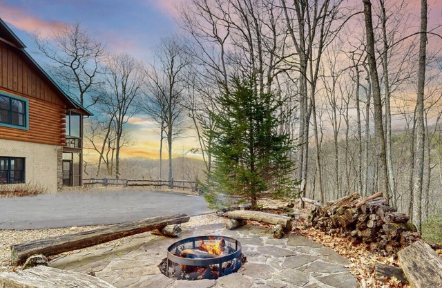 Views, fun and memories await in this magical 4 bedroom lodge with game room and 2 fire pits