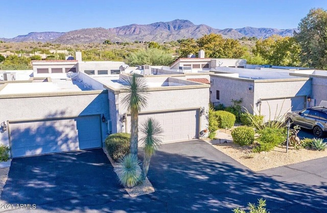 Views! Peaceful desert surroundings but close to amenities!