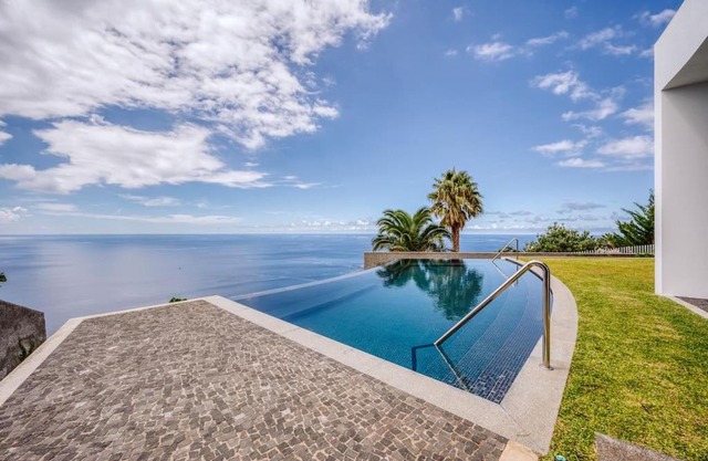 Vila Aguarelas with pool by Stay Madeira Island