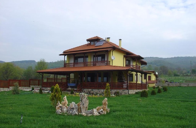 Vila on a Lake Lyastoviche Gnezdo near Troyan