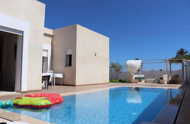 VILL LA REINE JERBA avec piscine