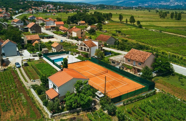 VILLA ĐIKANO ,Runovići