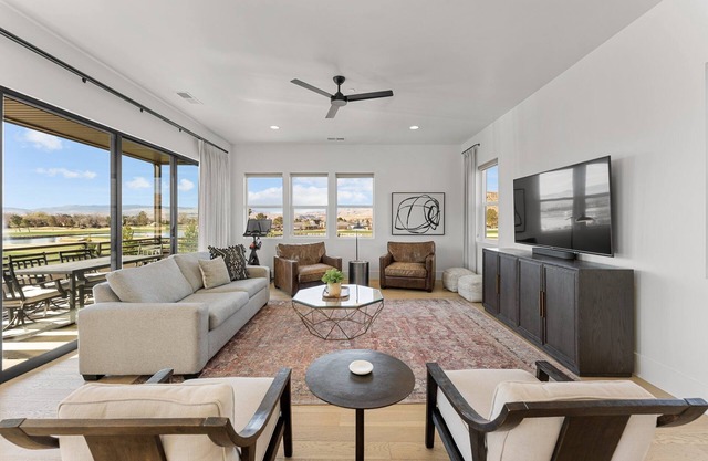 Villa #20 at Bloomington Country Club: Pool, Golf, Restaurant