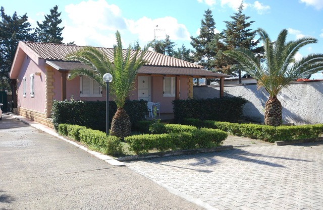 villa a few steps from the sea, surrounded by greenery, sleeps 6