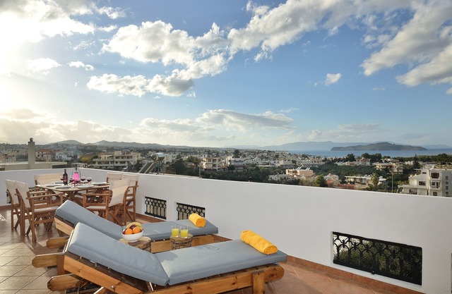 Villa ANVA, amazing views, walk to the beach