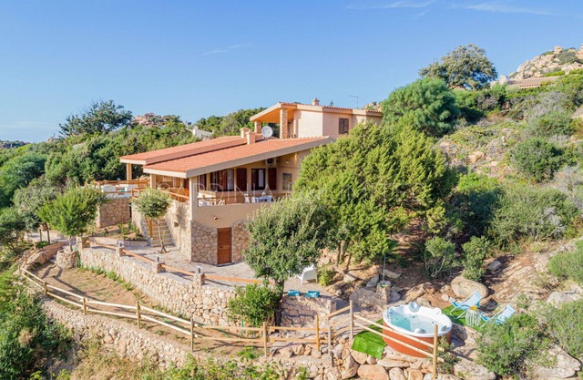 Villa Assenzia Plant: villa with Jacuzzi