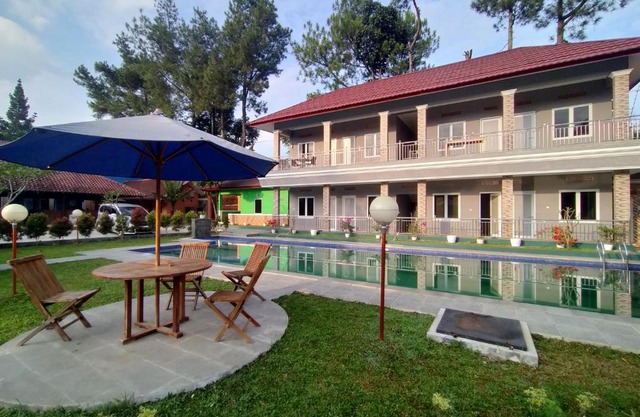 Villa Batu Tua Puncak Mitra RedDoorz