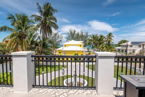 Villa By the Beach - sleeps 8 plus