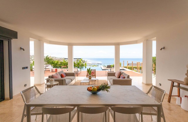 Villa Calypso- luxueuse, vue mer et piscine, Luxueuse Villa Calypso, vue mer et piscine