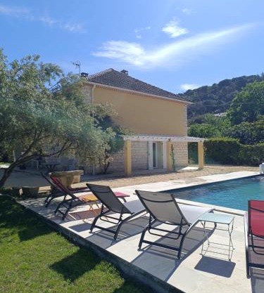 Villa Chantebise, calme et élégance avec piscine privée