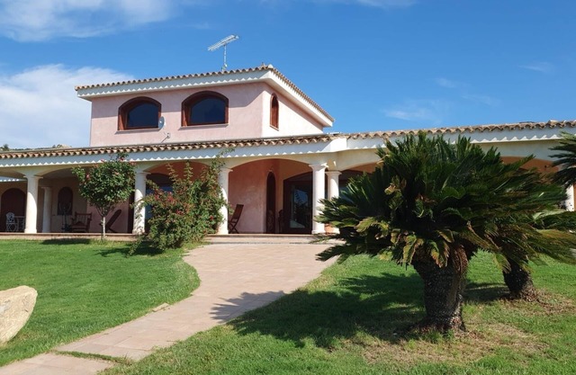 Villa con piscina a 12 min dalle spiaggie bianche e mare cristallino di costarei