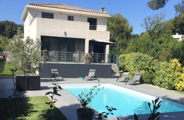 Villa Contemporaine de 200m2 Proche de Marseille