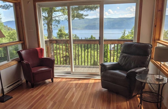 Villa de la Montagne VUE sur le Fjord - Sainte-Rose-du-Nord