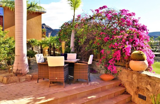 VILLA DE LUXE 5* golf - piscine chauffée - home cinéma - billard