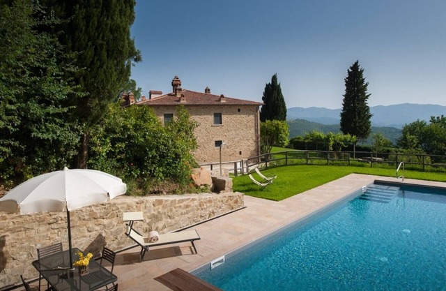 Villa Ducese - Typical Tuscan villa with private pool