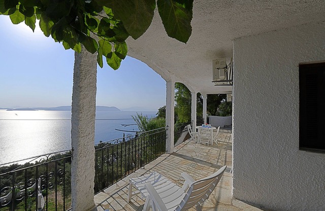 Villa ERIKA+VERONICA. Panoramic pool. Sea access. Privileged view of the Egean.