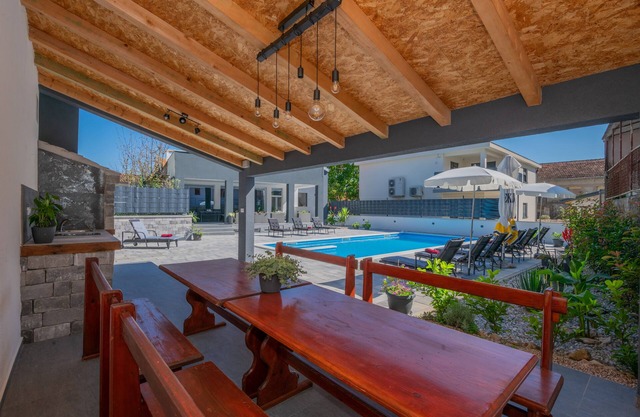 VILLA ERWIN with heated pool