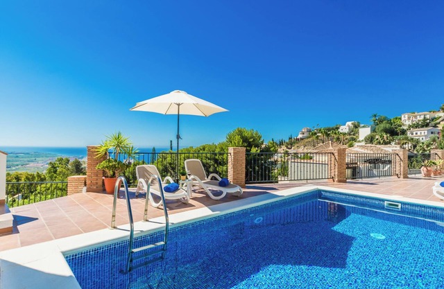 Villa Estrella with private heated pool and breathtaking views