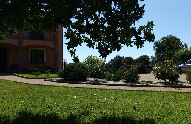 Villa Feluchia B & B between the Sea and the Volcano - deluxe white room