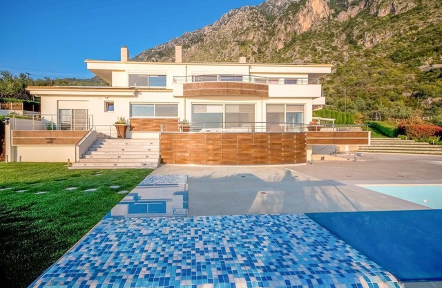 Villa Firai - Four Bedroom Resort, Sleeps 8