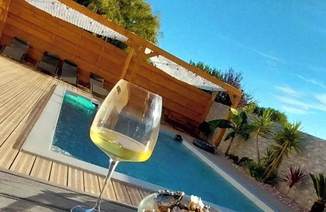 Villa for 8-10 people by the sea