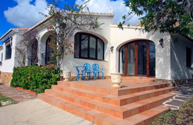 Villa 'Georgianna' with Mountain View, Wi-Fi and Air Conditioning