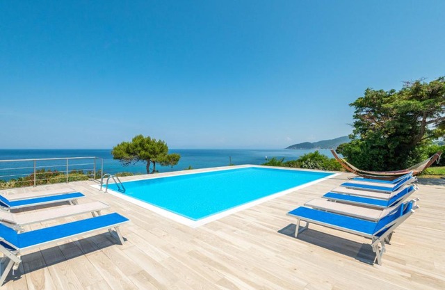 Villa Gioia con piscina sul mare