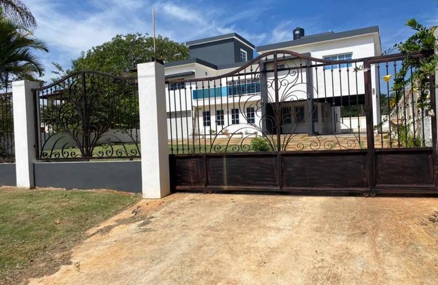 Villa Grecko Place, a Relaxing large indoor space and large pool with a gazebo