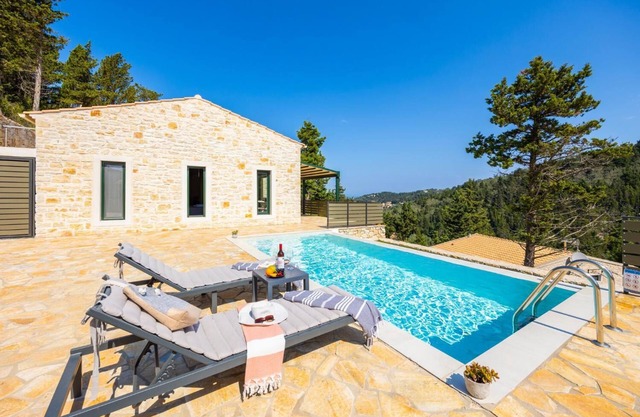 Villa Hill View Dio - One Bedroom Villa, Sleeps 4